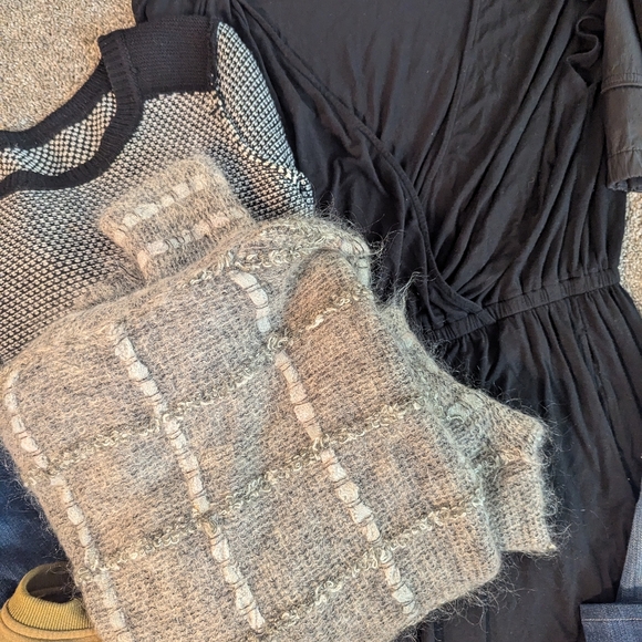 Designer clothing lot size med/lrg - Picture 3 of 5